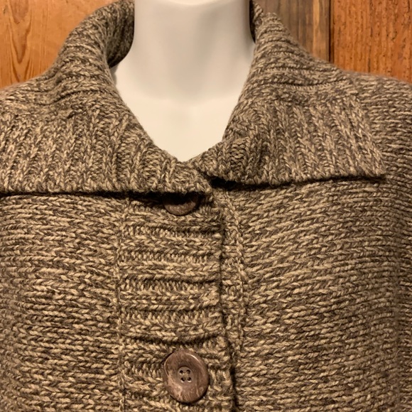 Like New Croft & Barrow Cap Sleeve Sweater - Picture 2 of 11